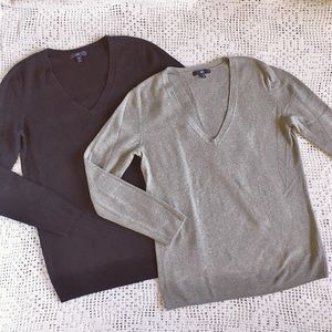 2 Gap Sweaters v-neck Gray Navy Blue Soft Bundle
